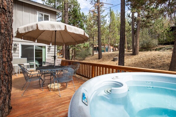 House, Multiple Beds, Hot Tub, Mountain View (1807) | Property grounds