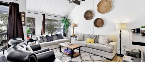 Apartamento, varias camas, patio, vistas a la montaña (2125) | Zona de estar