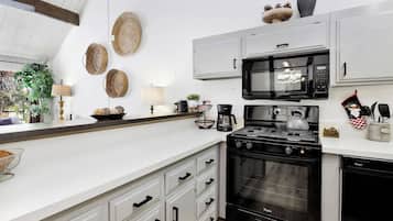 Apartamento, varias camas, patio, vistas a la montaña (2125) | Cocina privada | Cafetera o tetera