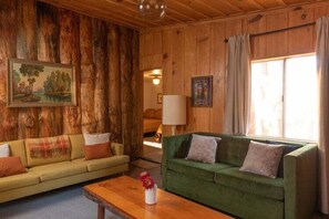 Living area - OAK Knoll Unit 9 #2407 (Big Bear Lake)