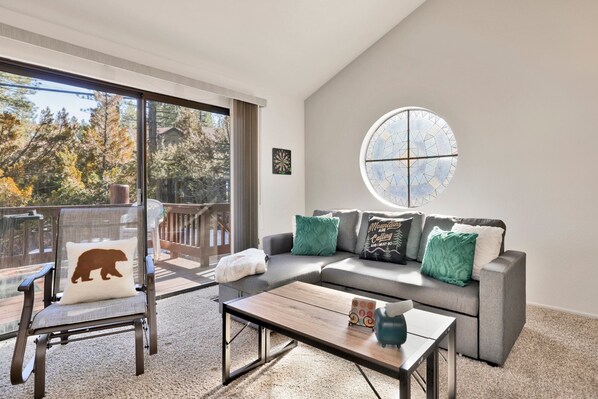 公寓客房, 多張床, 可使用泳池, 山景 (2425) | 客廳