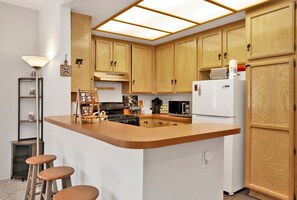 Apartamento, varias camas, acceso a la piscina, vistas a la montaña (2425) | Cocina privada