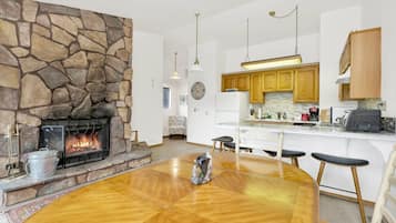 Condo, Multiple Beds, Patio, Mountain View (2341) | Private kitchen
