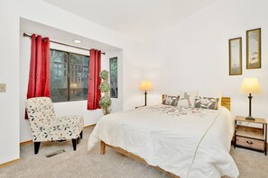 Condo, varias camas, patio, vista a la montaña (2341) | 2 habitaciones, decoración personalizada y muebles diferentes 