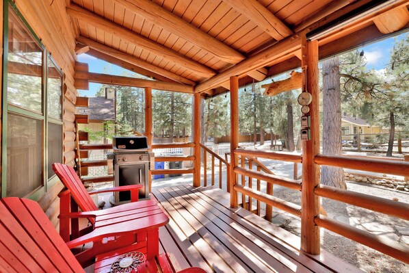 BBQ/picnic Area - BIG Bear Haven #2343 (Big Bear City)
