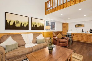 Ferienhütte, Mehrere Betten, Terrasse, Bergblick (2458) | Wohnbereich