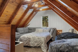 3 bedrooms, individually decorated, individually furnished, bed sheets