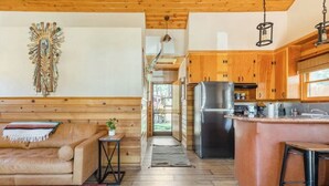 Unclassified image, 4 of 17, button - Serrano House #2286 (Big Bear Lake)