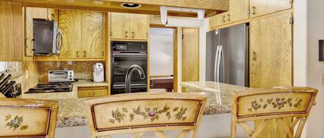 Cabin, Multiple Beds, Patio, Mountain View (2119) | Private kitchen | Coffee/tea maker