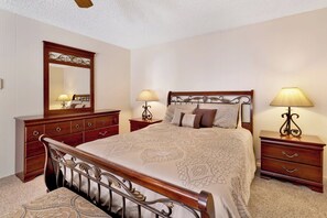 Cabin, Multiple Beds, Patio, Mountain View (2119) | 3 bedrooms, individually decorated, individually furnished, bed sheets - Crestwood Summit #2119 (Big Bear Lake)