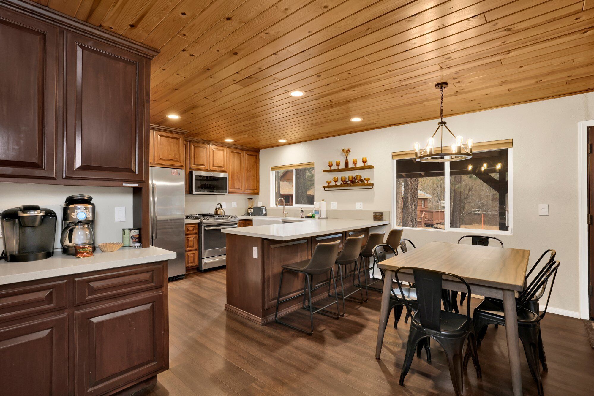 Cabin, Multiple Beds, Hot Tub, Mountain View (1926) | Private kitchen | Coffee/tea maker