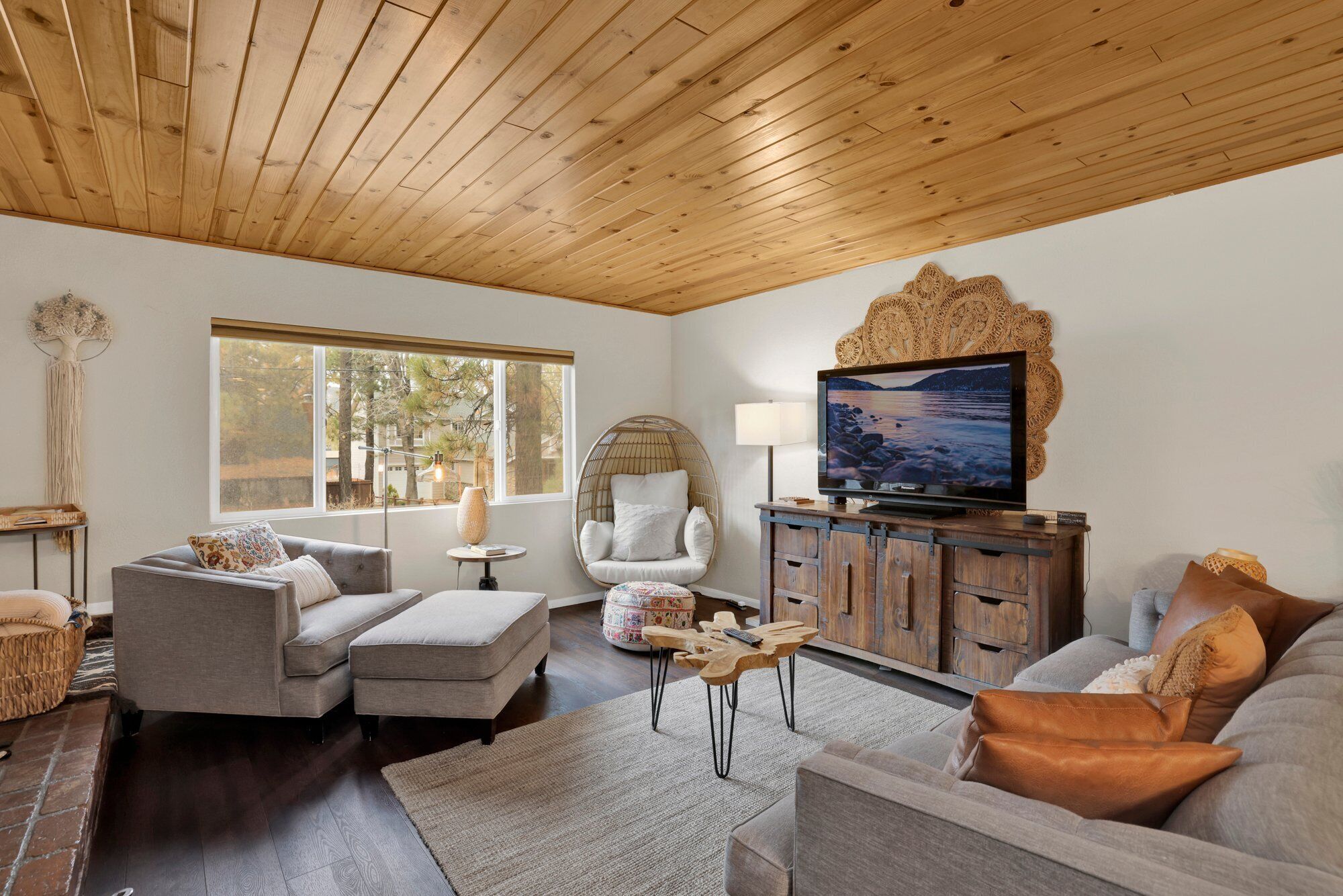 Cabin, Multiple Beds, Hot Tub, Mountain View (1926) | Living area | Fireplace