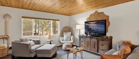 Cabin, Multiple Beds, Hot Tub, Mountain View (1926) | Living area | Fireplace