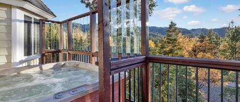 Cabana, diversos llits, banyera d'hidromassatge, vistes a la muntanya (2076) | Vista des de l'habitació