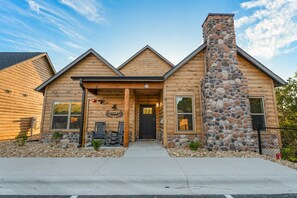 Exterior - Luxury Lakeview, Hot Tub, Pickleball, Zero Stairs! (Branson)