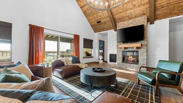 Smart TV, fireplace, books, stereo