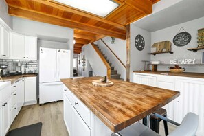 Cabin, Multiple Beds, Hot Tub, Mountain View (2308) | Private kitchen