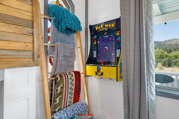 Baita, letti multipli, idromassaggio, vista montagna (2308) | Area giochi
