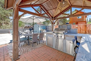 Khu ẩm thực ngoài trời