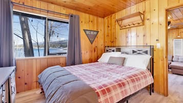Cabin, Multiple Beds, Patio, Mountain View (108) | 2 bedrooms, individually decorated, individually furnished, bed sheets
