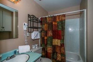 House, Multiple Beds, Balcony, Mountain View (1336) | Bathroom | Designer toiletries, towels, toilet paper