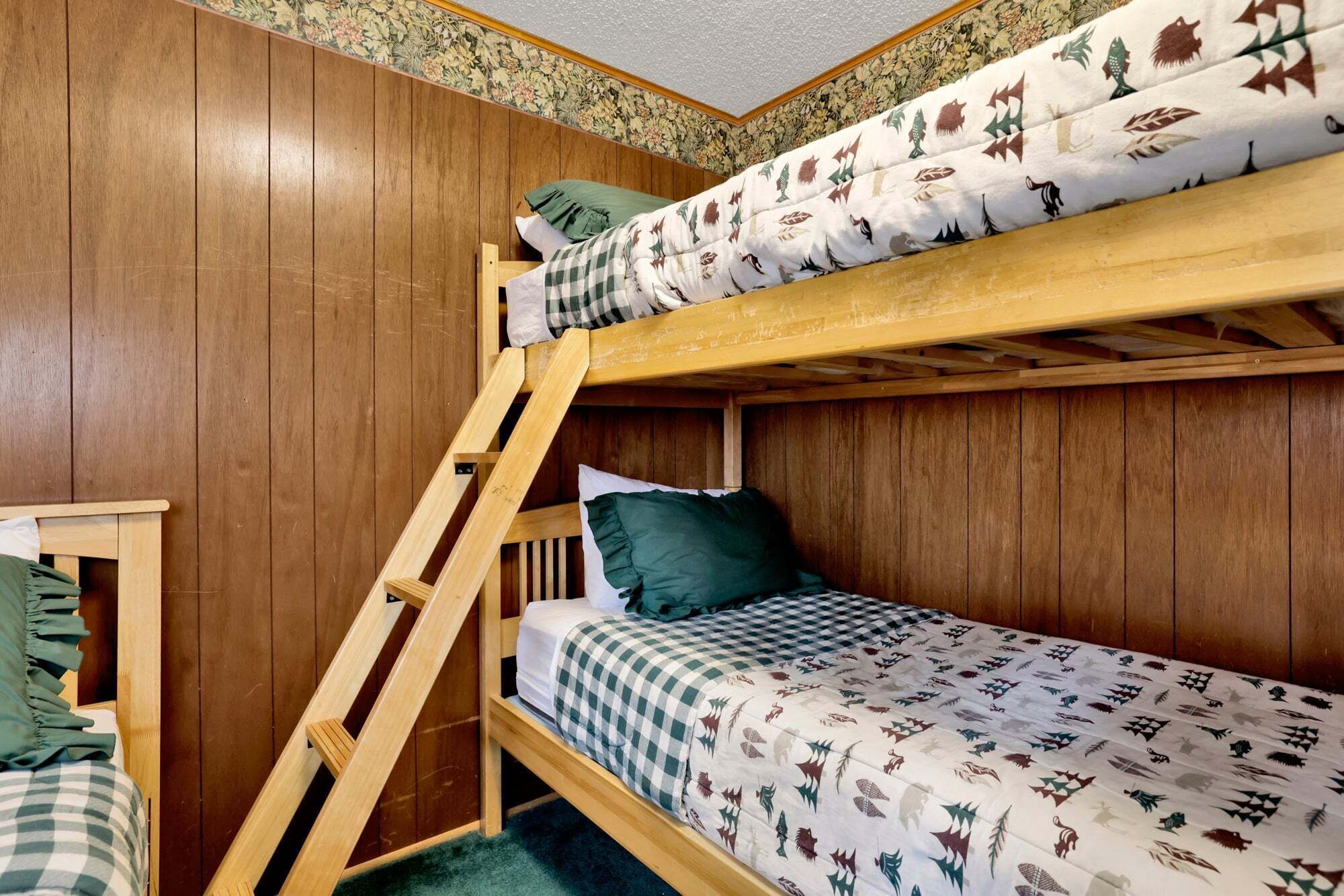 4 habitaciones, decoración personalizada y muebles diferentes 