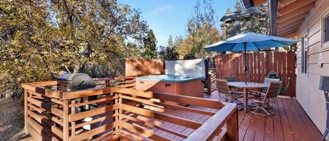 Cabin, Multiple Beds, Hot Tub, Mountain View (1921) | Balcony