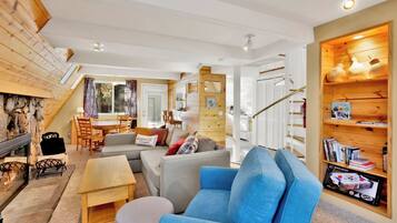 Cabin, Multiple Beds, Hot Tub, Mountain View (2124) | Living area