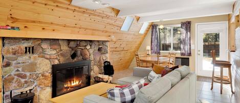 Cabane, plusieurs lits, bain à remous, vue montagne (2124) | Coin séjour