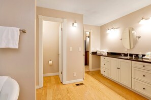 Cabin, Multiple Beds, Hot Tub, Mountain View (2201) | Bathroom | Designer toiletries, towels, toilet paper - Apres SKI Haus #2201 (Big Bear Lake)