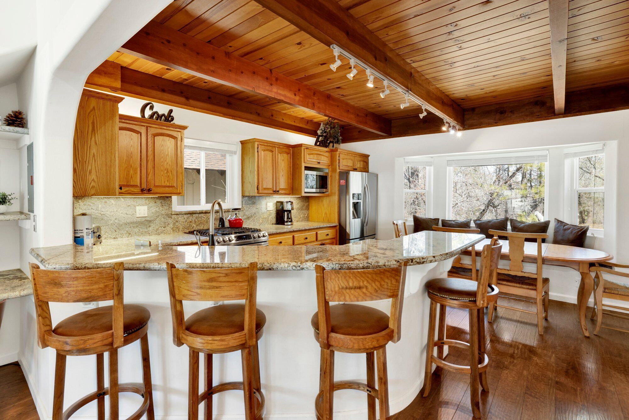 Cabane, plusieurs lits, patio, vue montagne (2010) | Cuisine privée