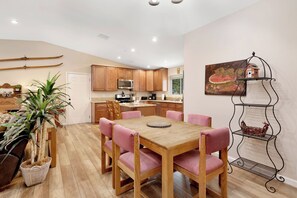 House, Multiple Beds, Hot Tub, Mountain View (1874) | 3 bedrooms, individually decorated, individually furnished, bed sheets
