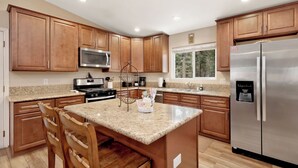 House, Multiple Beds, Hot Tub, Mountain View (1874) | Private kitchen