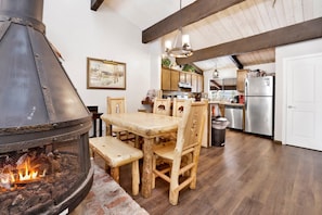 Appart'hÎtel, plusieurs lits, patio, vue montagne (2461) | Cuisine privée | CafetiÚre/bouilloire