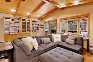 Cabane, plusieurs lits, bain à remous, vue montagne (2052) | Coin séjour