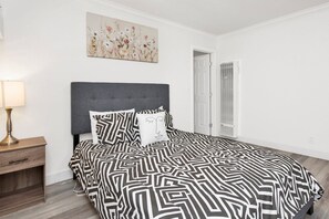 3 habitaciones, decoración personalizada y muebles diferentes