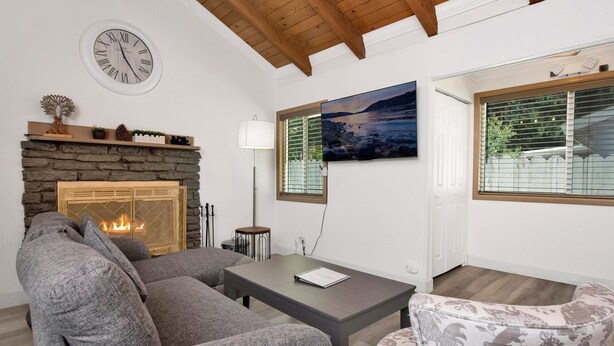 Cabin, nhiều giường, sân hiên, quang cảnh núi (2333) | Khu phòng khách