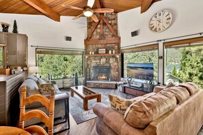 เคบิน, หลายเตียง, ลานระเบียง, วิวสวน (2064) | บริเวณนั่งเล่น