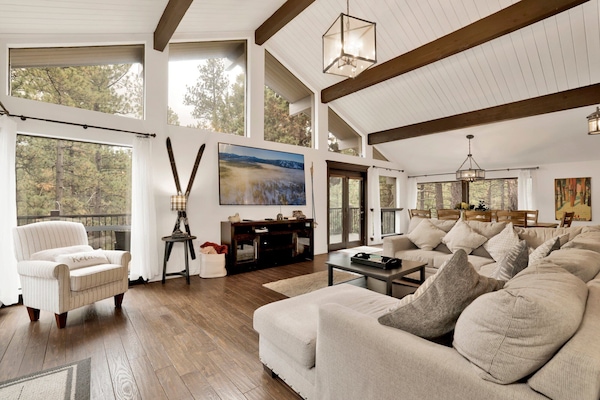 Cabin, Multiple Beds, Hot Tub, Mountain View (2193) | Living area | Fireplace, books