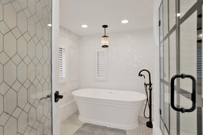 Cabaña, varias camas, hidromasaje, vista a la montaña (2193) | Baño | Amenidades de baño de diseñador, toallas, papel de baño