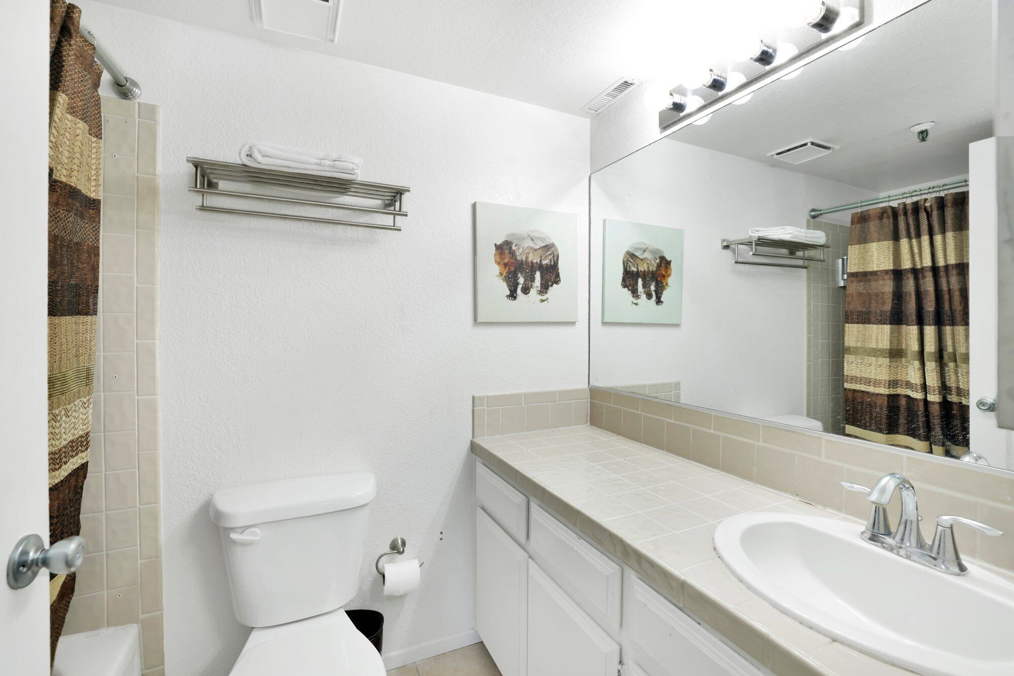 公寓客房, 多張床, 庭院, 山景 (2205) | 浴室 | 名牌盥洗用品、毛巾、衛生紙