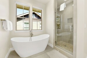 Cabaña, varias camas, patio, vistas a la montaña (2336) | Baño | Artículos de higiene personal de diseño, toallas y papel higiénico
