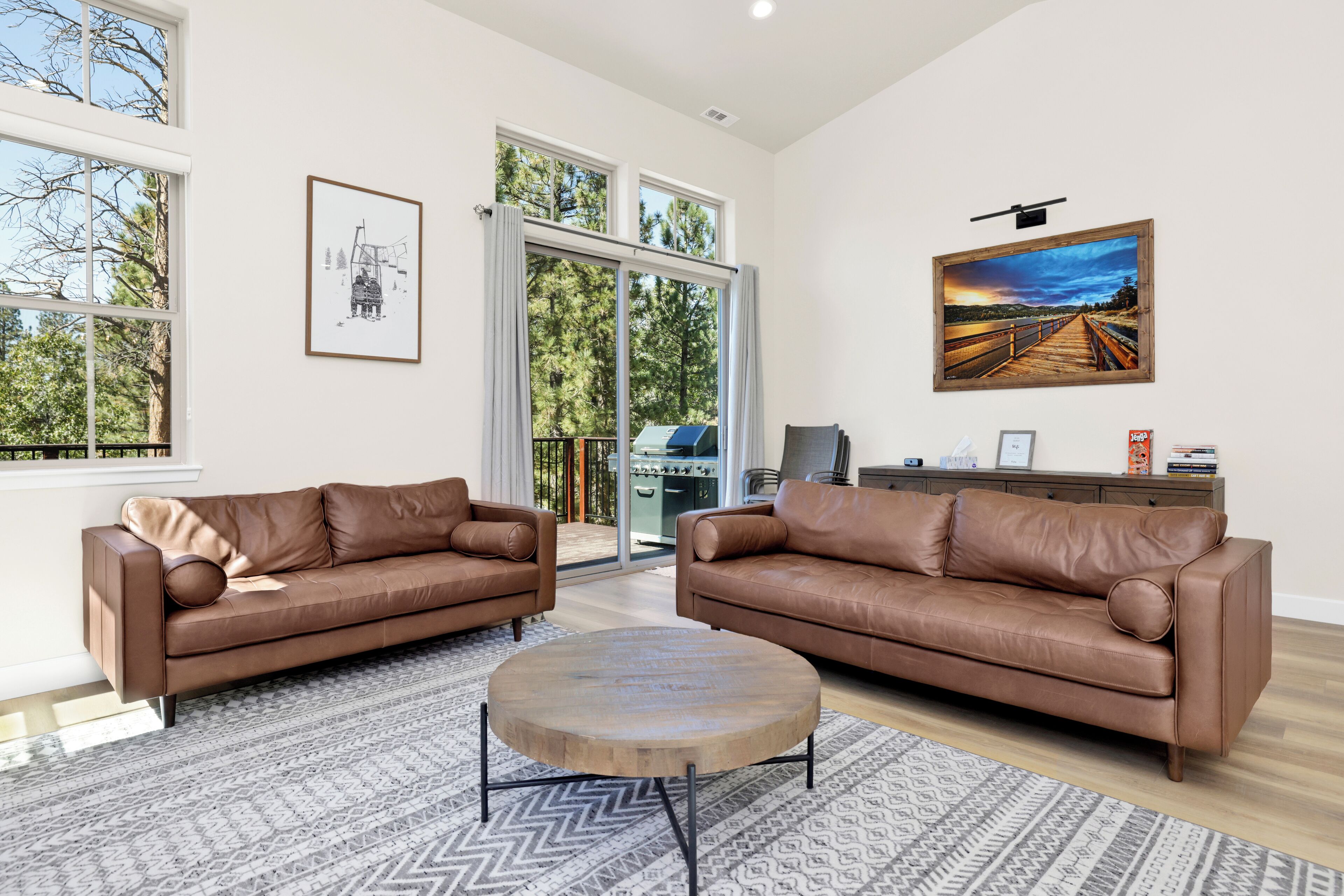 เคบิน, หลายเตียง, ลานระเบียง, วิวภูเขา (2336) | บริเวณนั่งเล่น