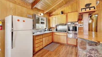 Cabin, Multiple Beds, Patio, River View (2013) | Private kitchen