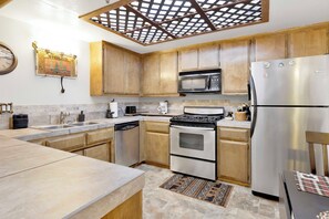 公寓客房, 多張床, 庭院, 山景 (2133) | 私人廚房 | 咖啡機/沖茶器