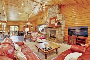 House, Multiple Beds, Patio, Mountain View (1559) | Living area