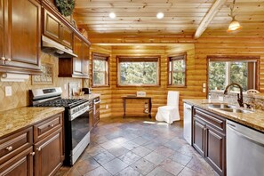 House, Multiple Beds, Patio, Mountain View (1559) | Private kitchen - Cornerstone Lodge #1559 (Big Bear Lake)