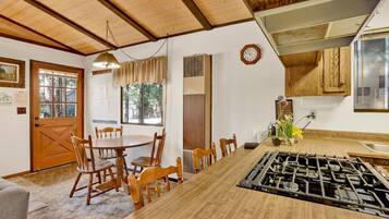 Ferienhütte, Mehrere Betten, Whirlpool, Bergblick (2275) | Eigene Küche | Wasserkocher mit Kaffee-/Teezubehör