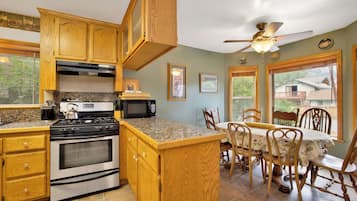 Cabin, Multiple Beds, Hot Tub, Mountain View (1945) | Private kitchen | Coffee/tea maker