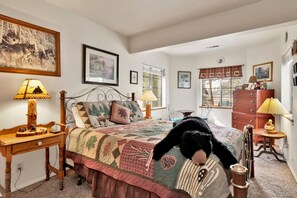 Cabin, Multiple Beds, Hot Tub, Mountain View (1945) | 3 bedrooms, individually decorated, individually furnished, bed sheets - Idle Hours INN #1945 (Big Bear City)